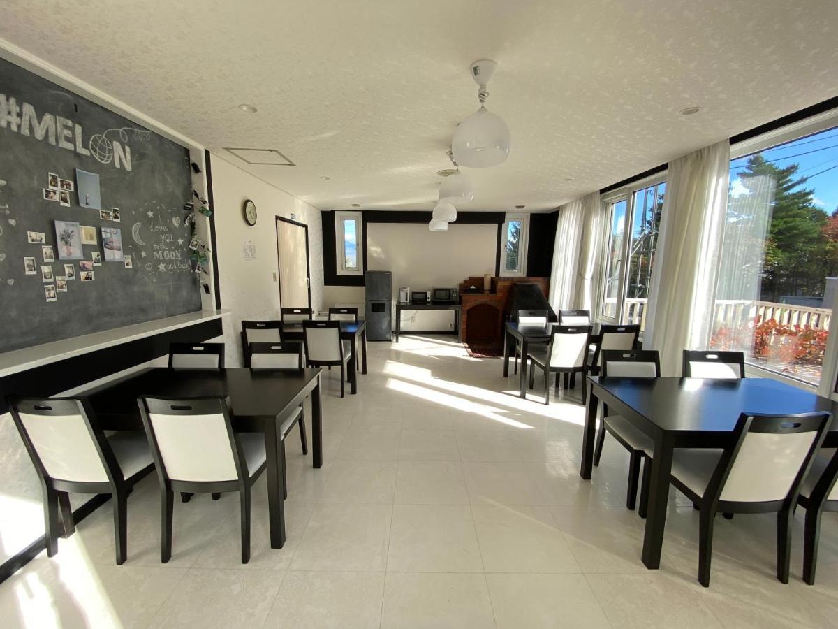 Petit Hotel Melon Furano Ngoại thất bức ảnh